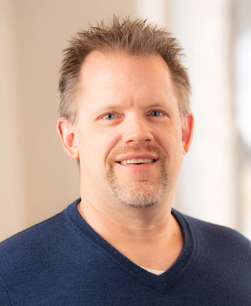 color headshot of Chris Minnier